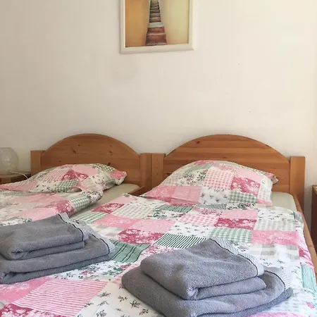 Landhof ゲストハウス 3*